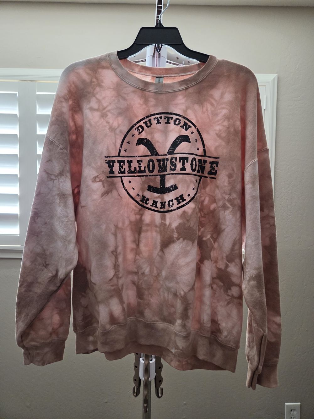 Gildan Heavy Blend Sweatshirt Coral Pink w/ Black Yellowstone Ranch brand